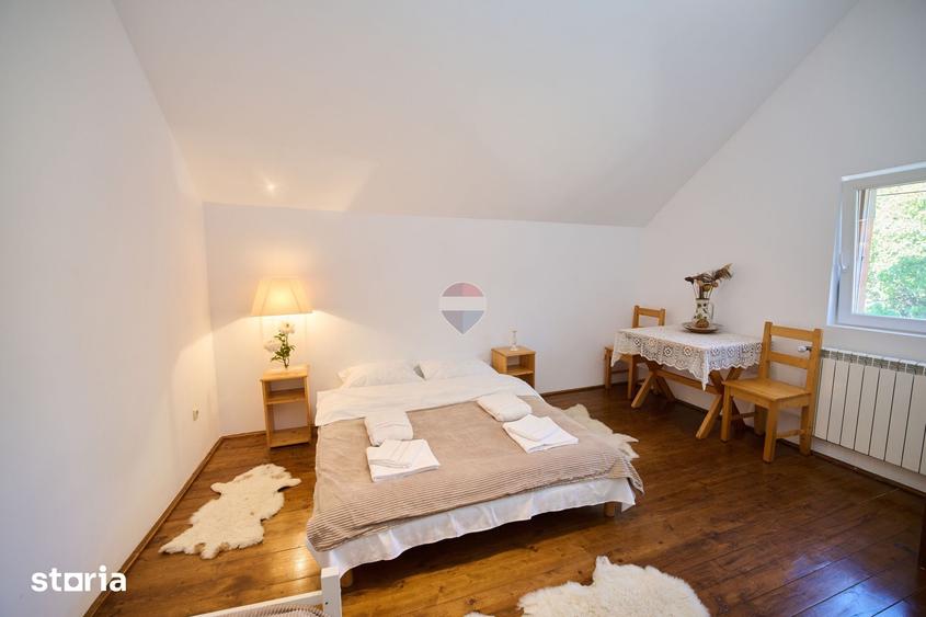 Casă cu 9 camere cu Teren 4800 Mp în Central