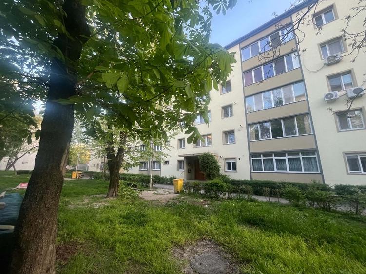 Apartament cu 3 camere semidecomandat, mobilat în Circumvalațiunii