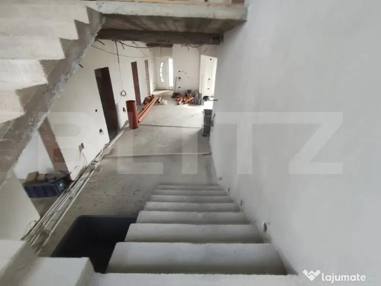 Casă cu 7 camere cu Teren 980 Mp în Sânmartin