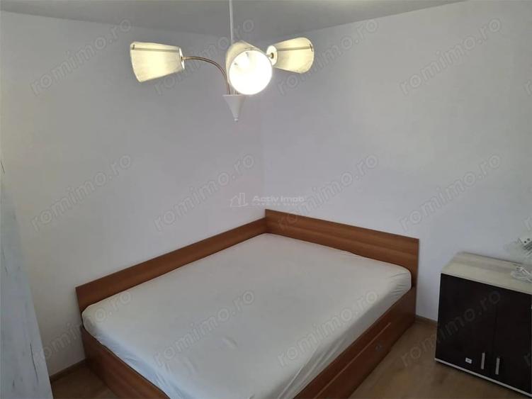 Apartament cu 3 camere semidecomandat în Micro III