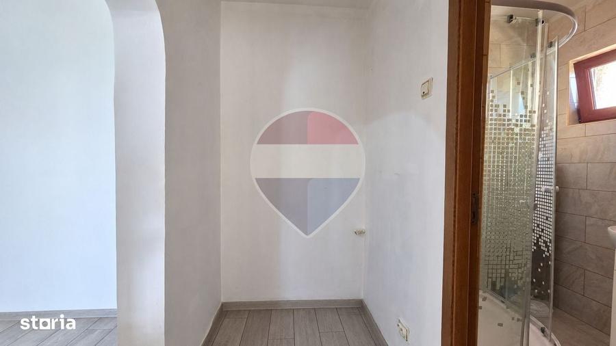 Apartament cu 2 camere semidecomandat în Coman