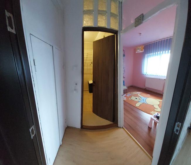 Apartament cu 2 camere semidecomandat în Mioriței