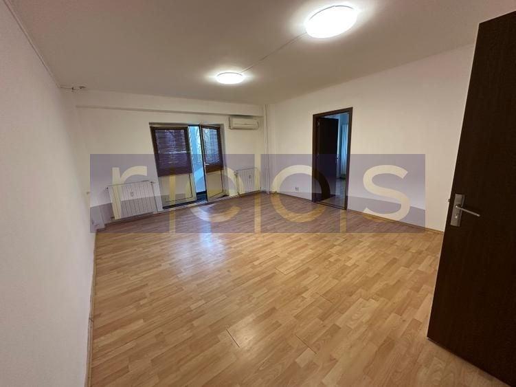 Apartament cu 3 camere decomandat în P-ța Alba Iulia