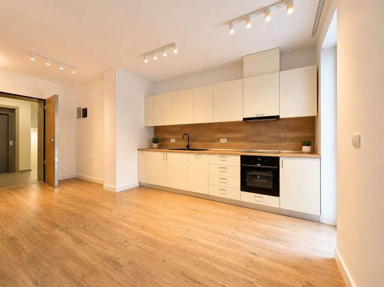 Apartament cu 4 camere în P-ța Universității