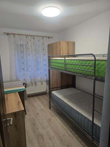 Apartament cu 3 camere semidecomandat în Dara