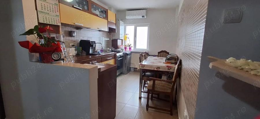 Apartament cu 3 camere decomandat în Central