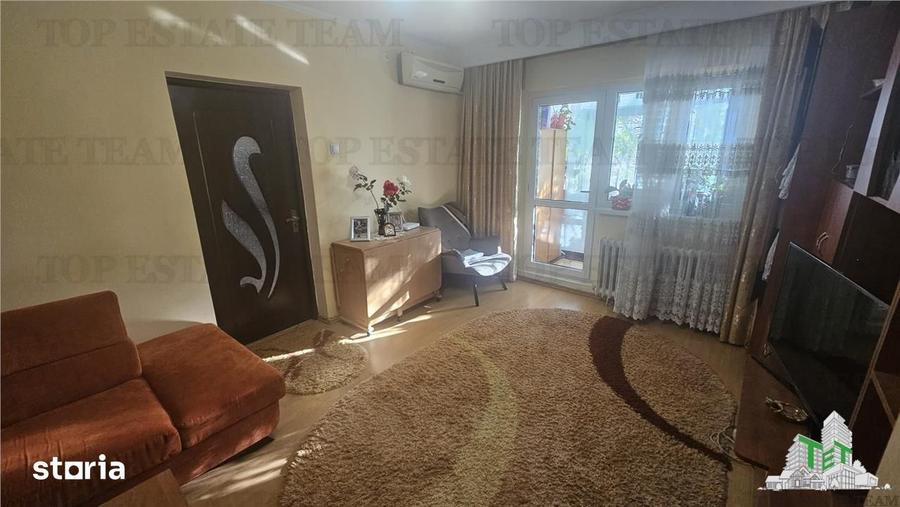 Apartament cu 4 camere semidecomandat în Crângași