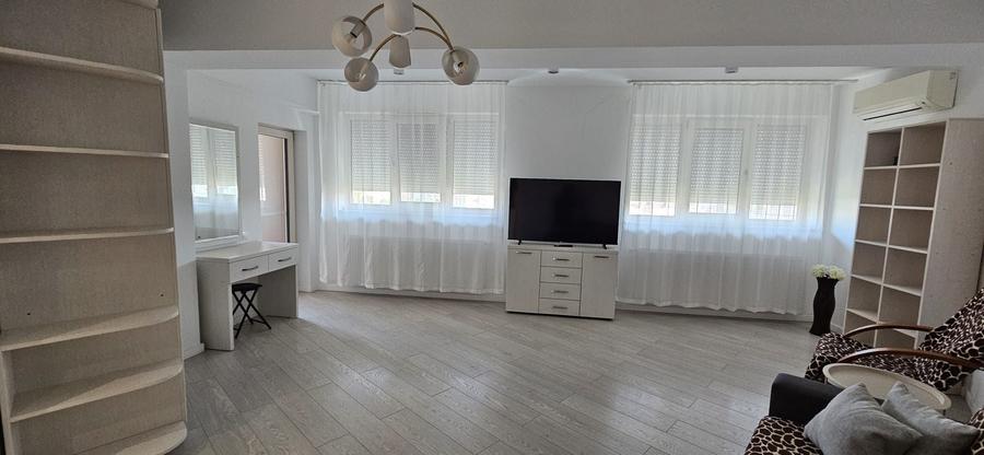 Apartament cu 2 camere decomandat în Rovine