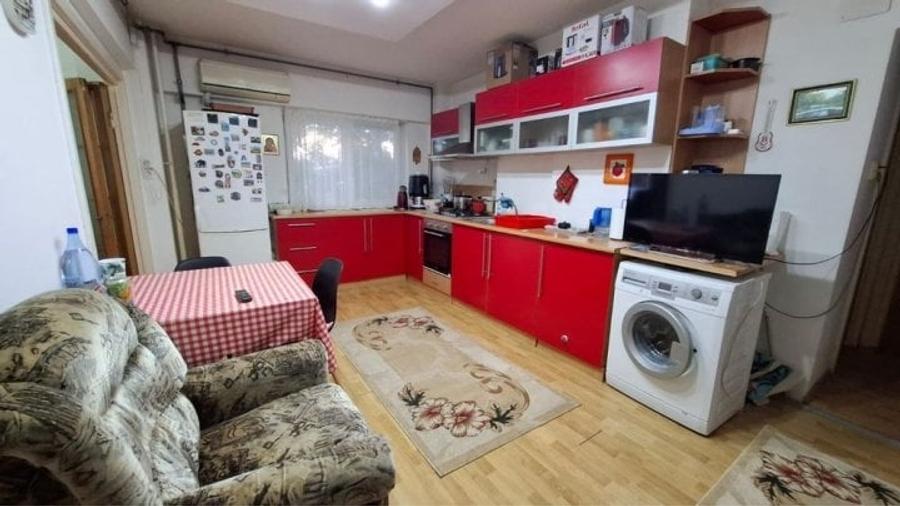 Apartament cu 2 camere decomandat în Poarta 6