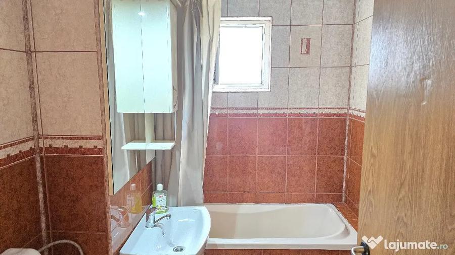 Apartament cu 2 camere decomandat în Piața Centrală