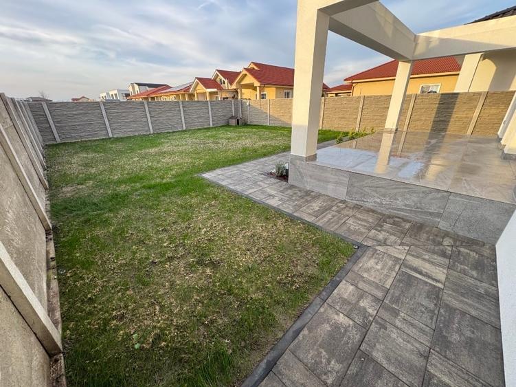 Duplex cu 5 camere cu Canalizare în Dumbrăvița