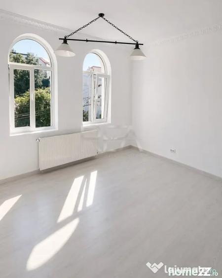 Casă cu 9 camere cu Teren 212 Mp în Eminescu
