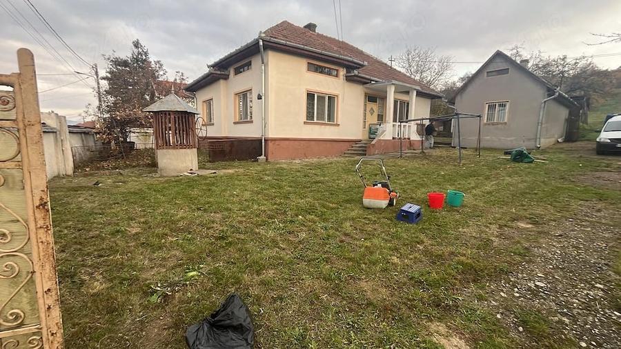 Casă cu 4 camere cu Teren 800 Mp în Central