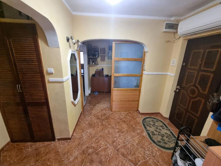 Apartament cu 4 camere decomandat în ICIL