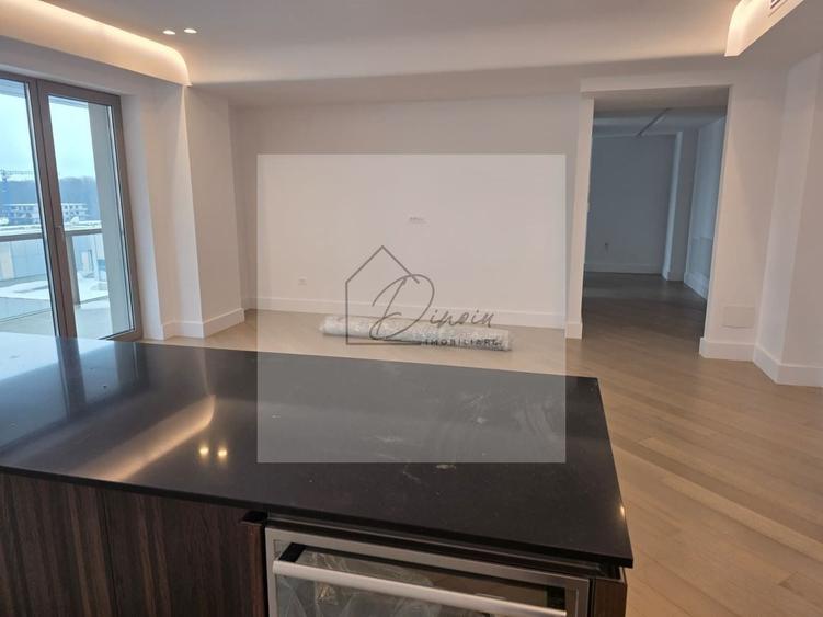 Apartament cu 4 camere decomandat, mobilat în Central