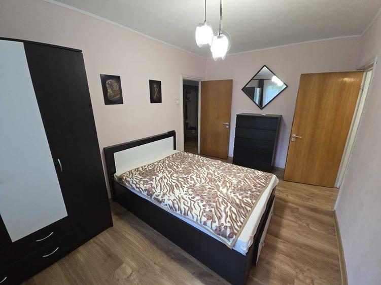 Apartament cu 3 camere semidecomandat în Colentina