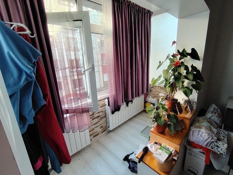 Apartament cu 3 camere semidecomandat în Central