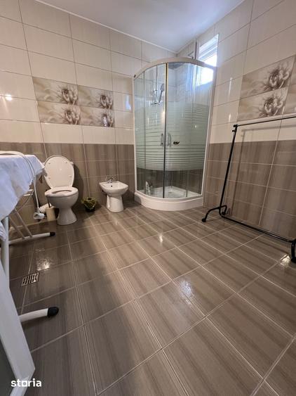 Casă cu 4 camere cu Teren 330 Mp în Bradu