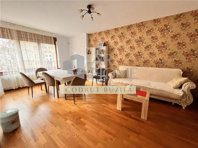 Casă individuală cu 5 camere cu Teren 300 Mp în Sud