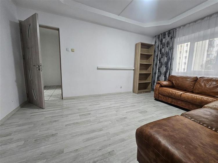 Apartament cu 3 camere decomandat, mobilat în Păcurari
