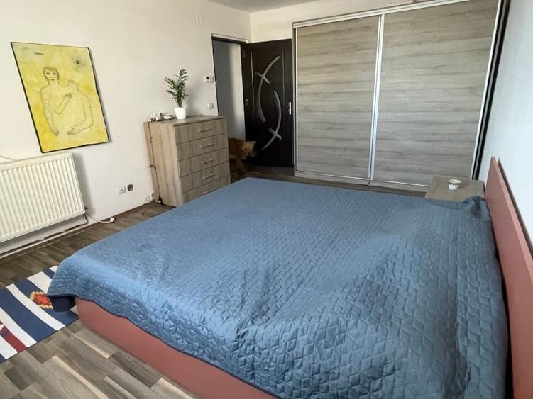 Apartament cu 3 camere decomandat, mobilat în Titan