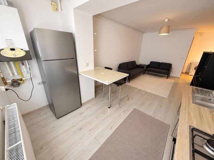 Apartament cu 2 camere semidecomandat, mobilat în Titan