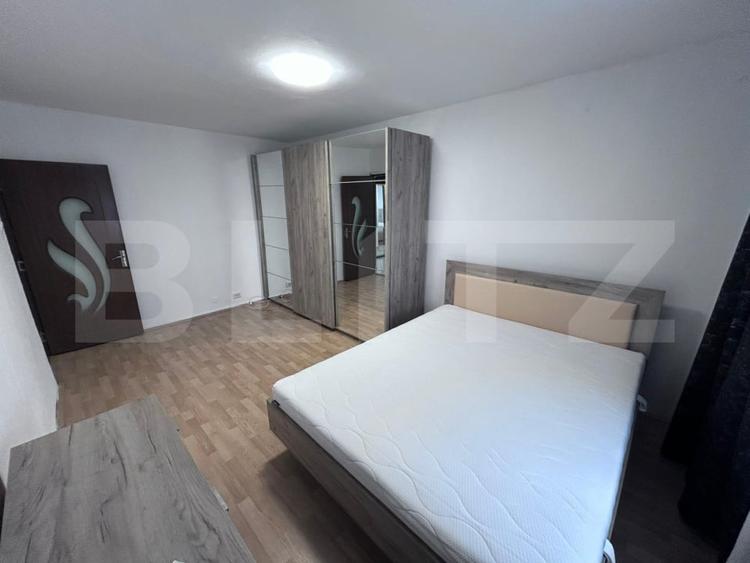 Apartament 2 camere decomandat-Peste strada de Mall, etaj 3 - 5