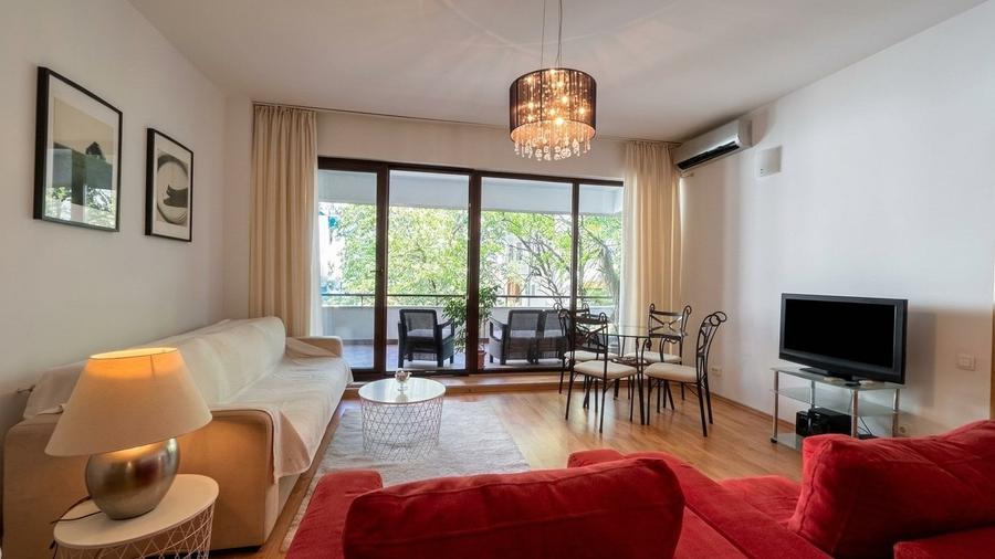 Apartament cu 2 camere semidecomandat, mobilat în Pajura