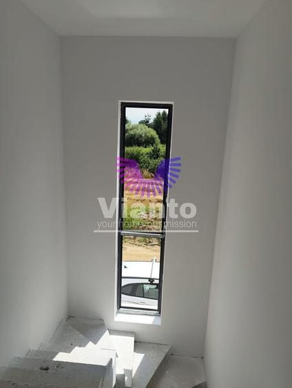 Casă individuală cu 4 camere cu Canalizare în Cristian
