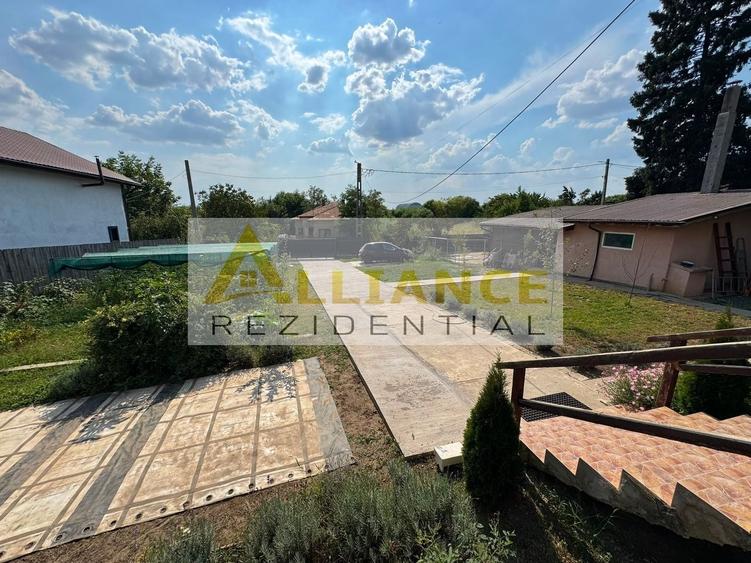 Casă individuală cu 8 camere cu Canalizare în Frumușani