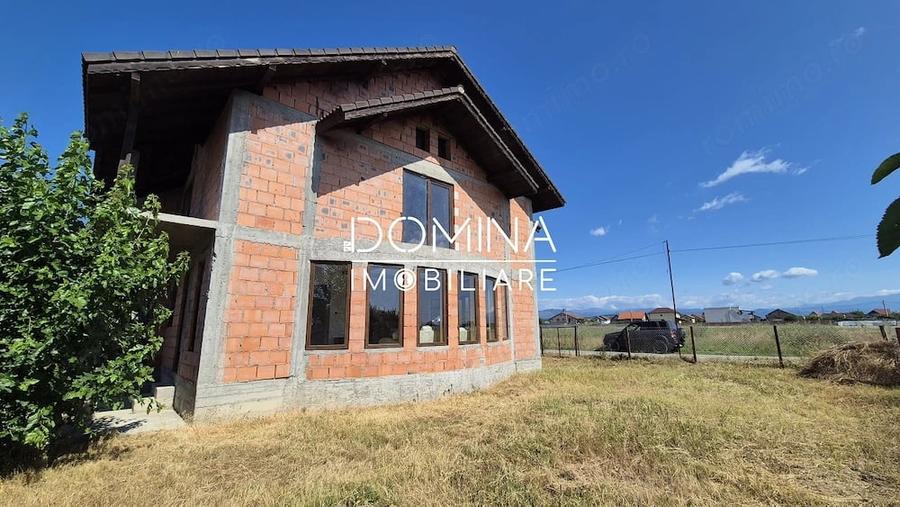 Casă cu 4 camere cu Teren 300 Mp în Central