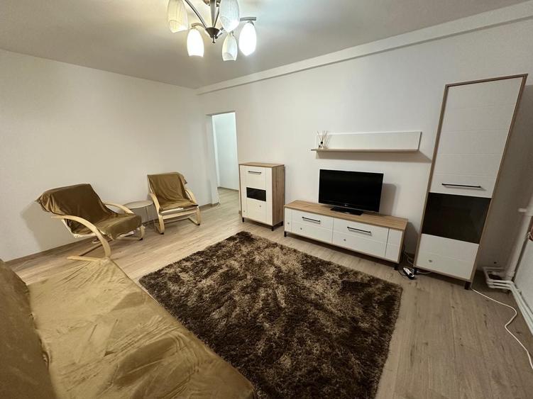 Apartament cu 3 camere semidecomandat în Năvodari Tabără
