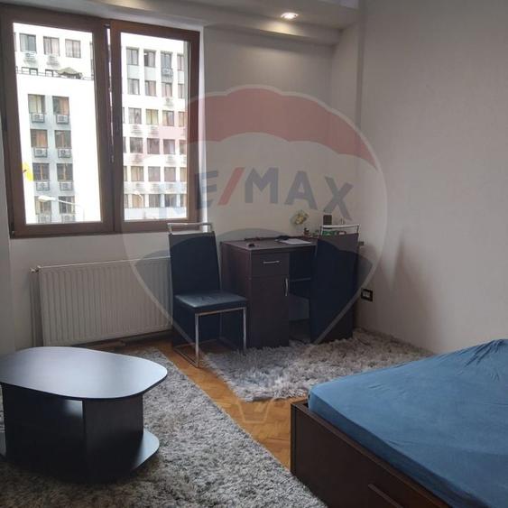 Garsonieră decomandată, mobilată în Universitate