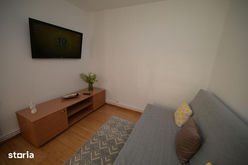 Apartament cu 4 camere decomandat în Delfinariu