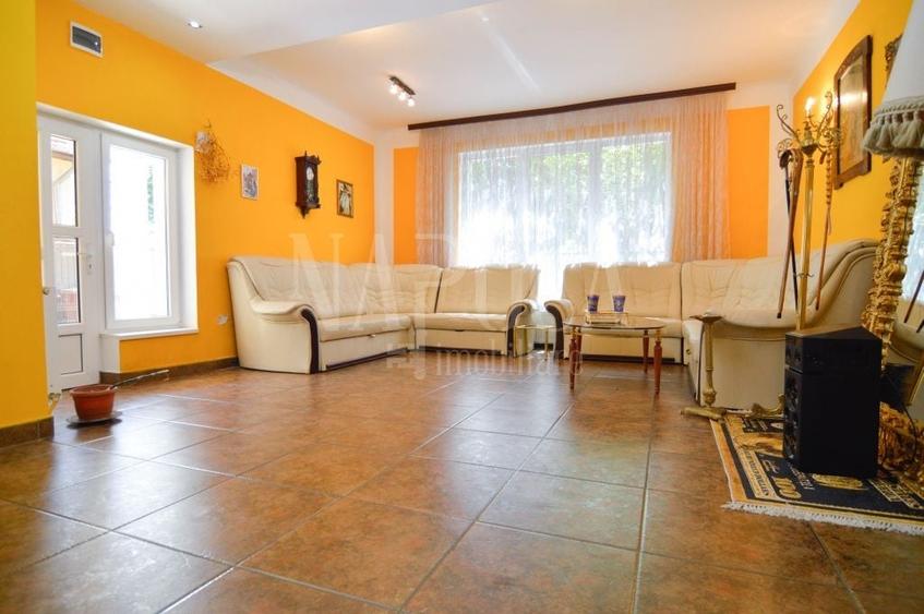 Casă individuală cu 6 camere cu Canalizare în Iris
