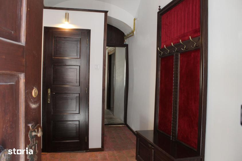 Apartament cu 4 camere în Centrul Istoric