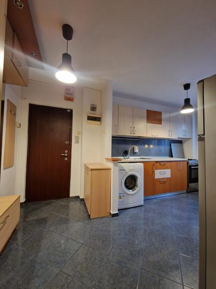 Apartament cu 3 camere semidecomandat în Titan