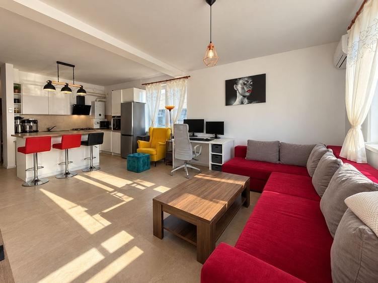 Apartament cu 3 camere semidecomandat, mobilat în Dumbrăvița