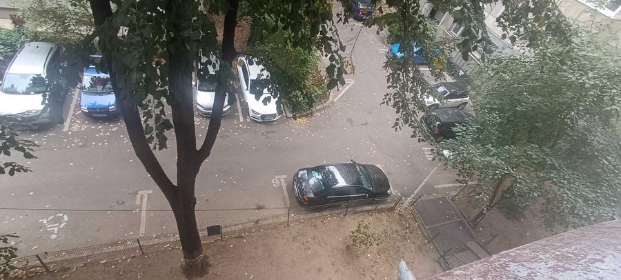 Apartament cu 3 camere decomandat în Crângași