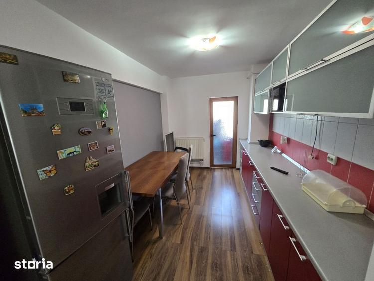 Apartament cu 3 camere decomandat în Trivale