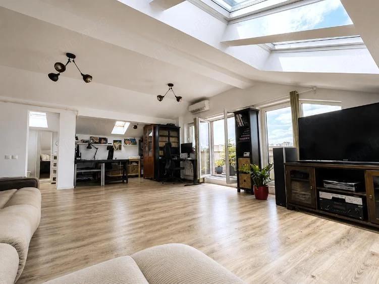 Apartament cu 3 camere decomandat în Est