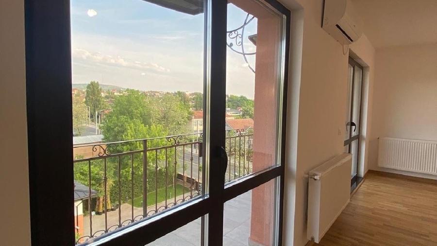 Apartament cu 3 camere decomandat în Bucium