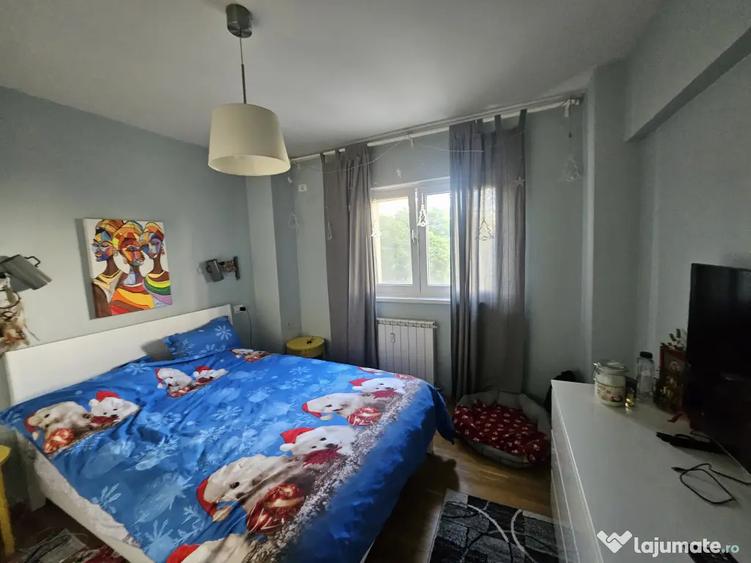 Apartament cu 4 camere semidecomandat în Central
