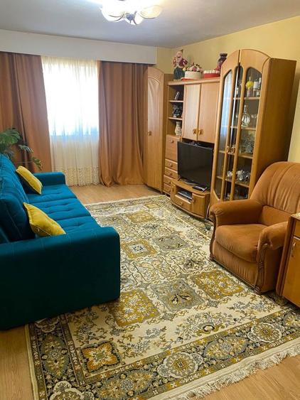Apartament cu 4 camere decomandat în Central