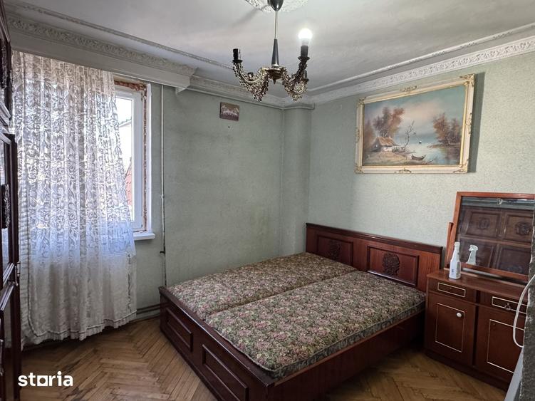Apartament cu 5 camere decomandat în Nicolae Titulescu