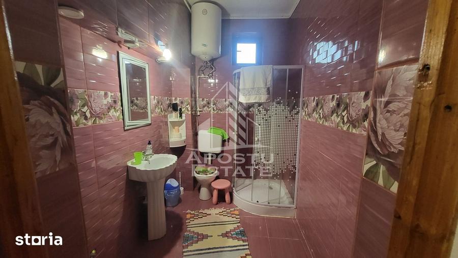 Casa individuala cu 6 camere,2 bai,teren de 1017 mp Pischia Central - 2