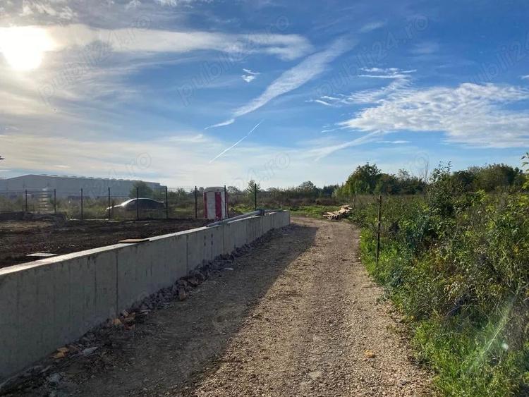 Teren de 800 mp, în Ferme