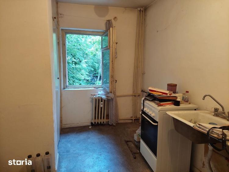 Apartament cu 3 camere semidecomandat în Brazda lui Novac — fotografia 3