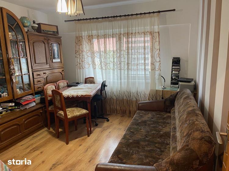 Apartament cu 3 camere decomandat în Carpați 2