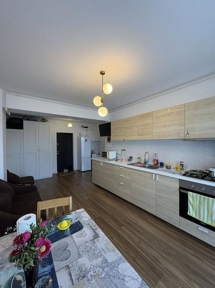 Apartament cu 2 camere semidecomandat, mobilat în Tomis Plus